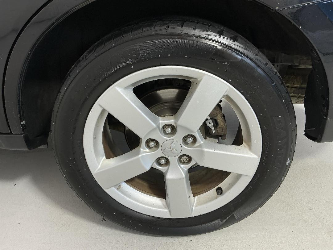 Photo '11' of Mitsubishi Outlander