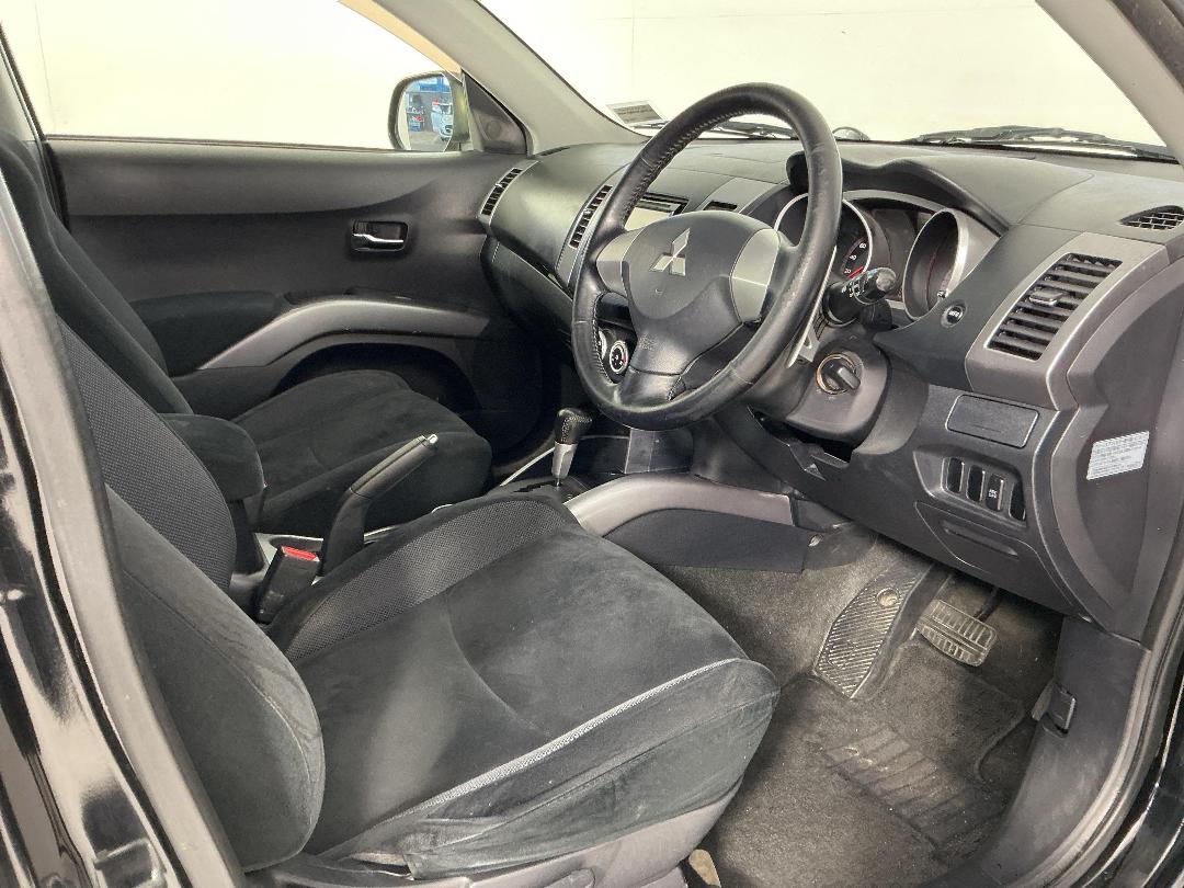 Photo '16' of Mitsubishi Outlander