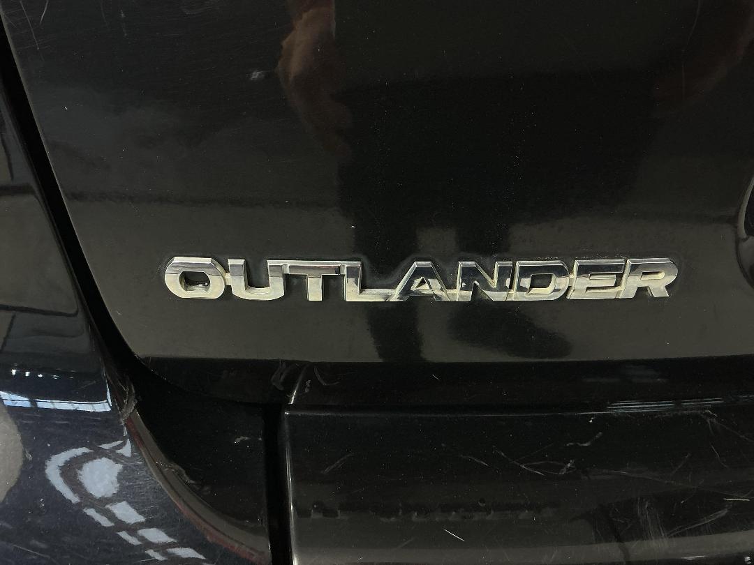 Photo '27' of Mitsubishi Outlander