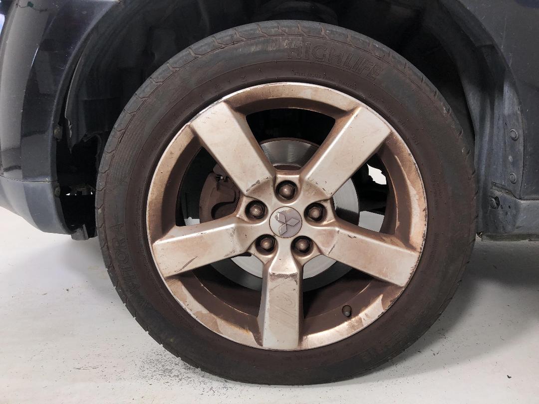 Photo '10' of Mitsubishi Outlander