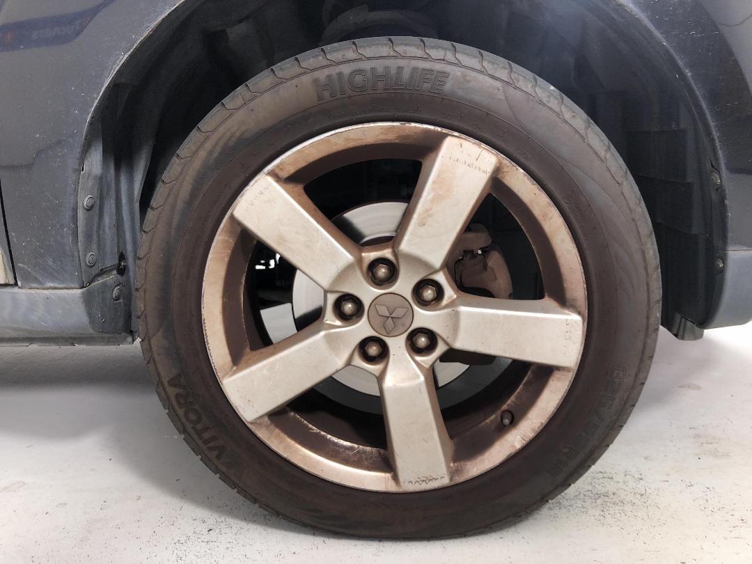 Photo '9' of Mitsubishi Outlander