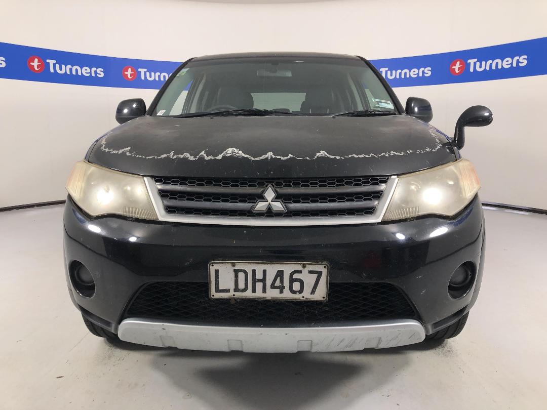Photo '2' of Mitsubishi Outlander