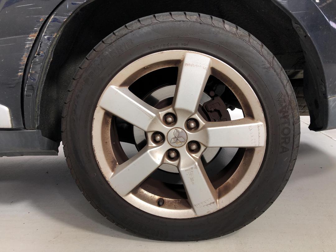 Photo '11' of Mitsubishi Outlander