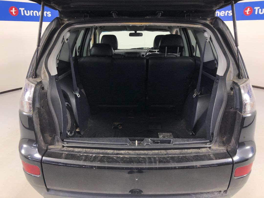 Photo '14' of Mitsubishi Outlander