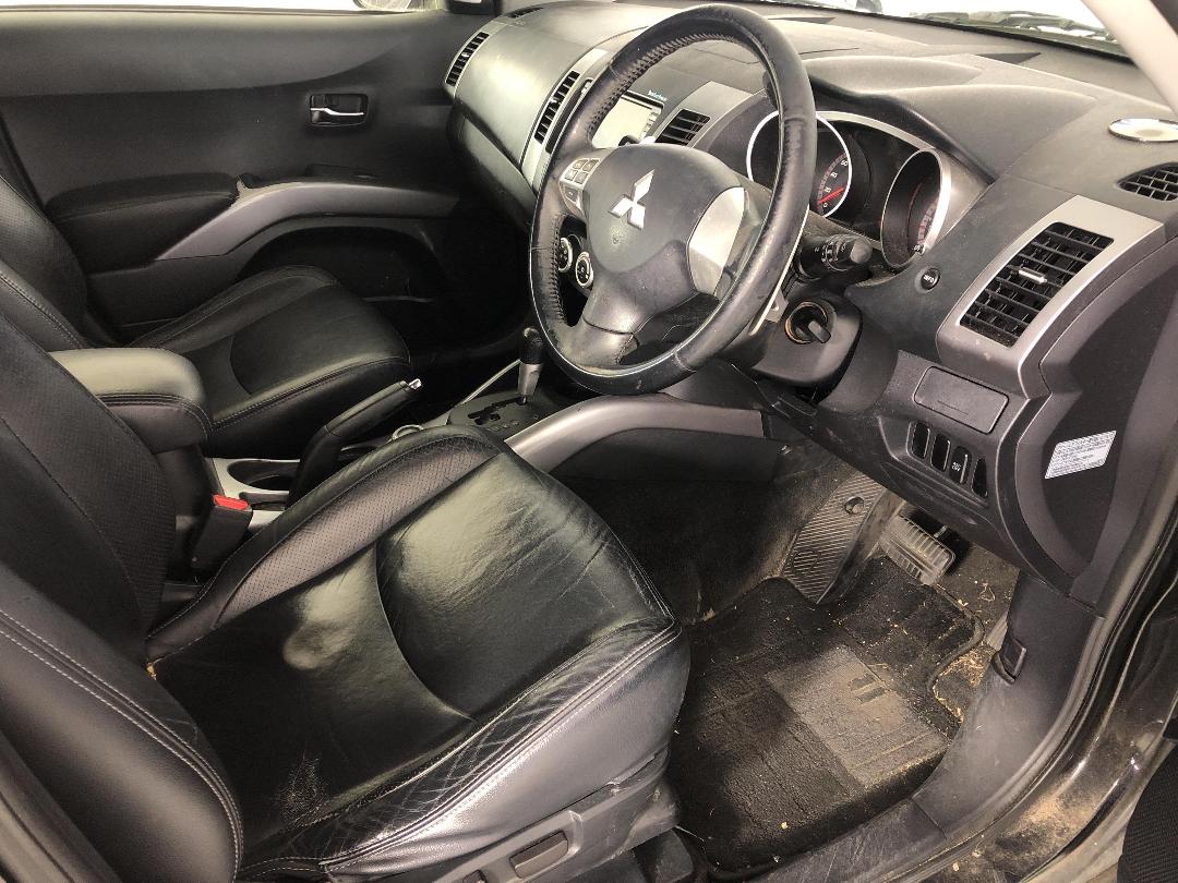 Photo '16' of Mitsubishi Outlander