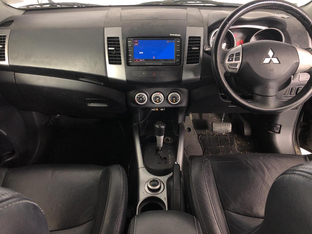 Photo '17' of Mitsubishi Outlander