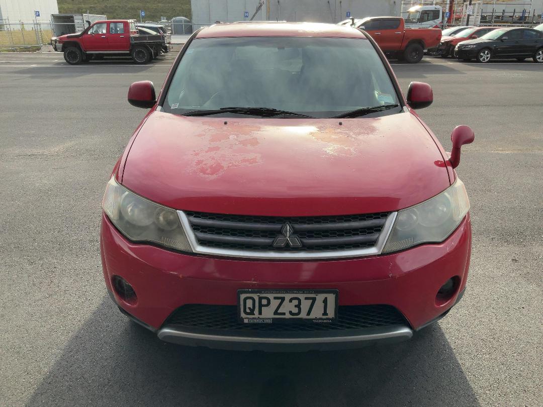 Photo '2' of Mitsubishi Outlander