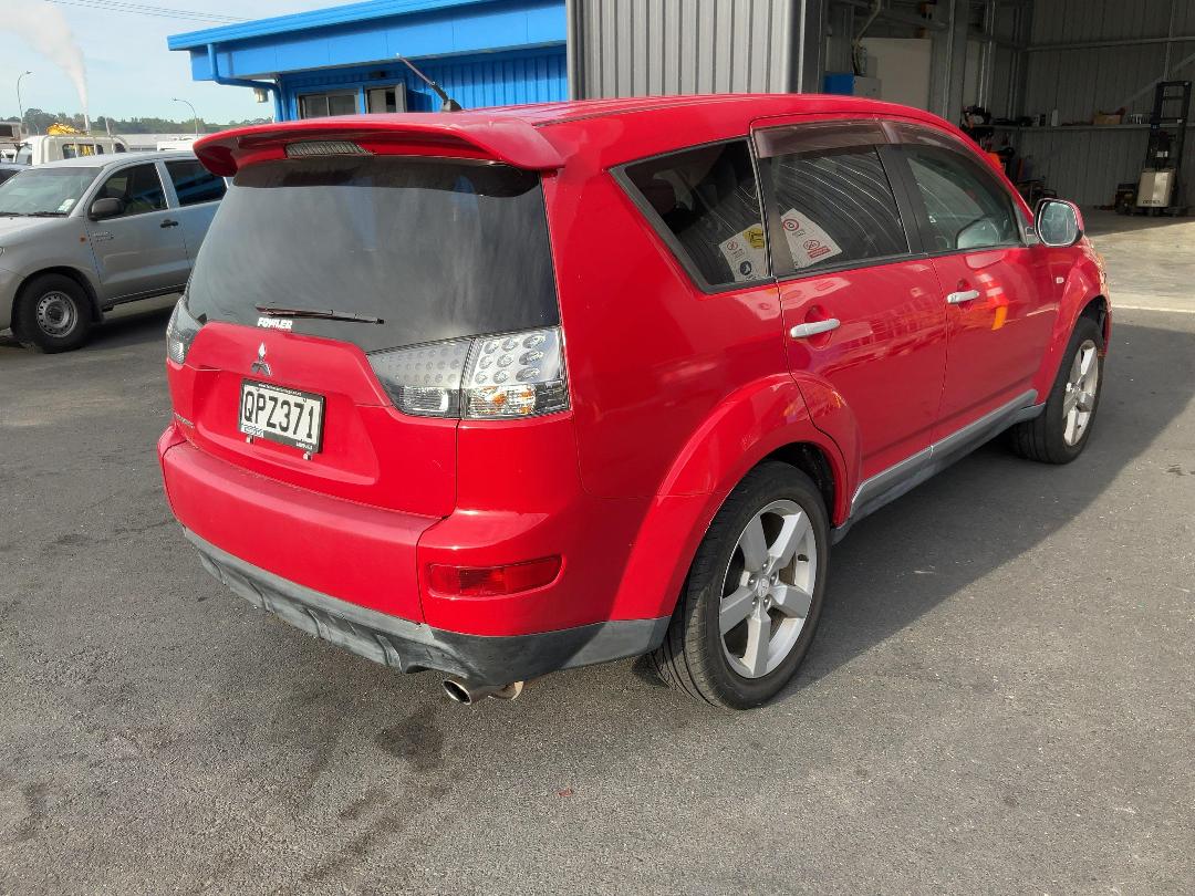 Photo '7' of Mitsubishi Outlander