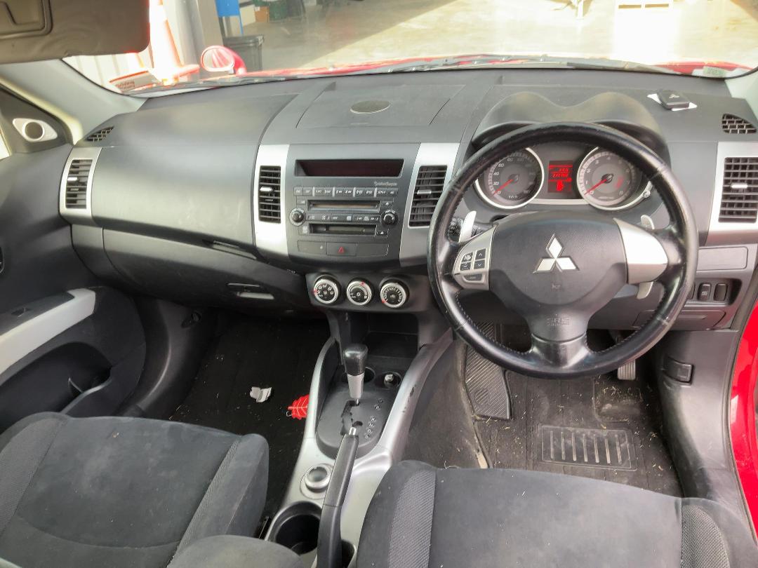 Photo '18' of Mitsubishi Outlander