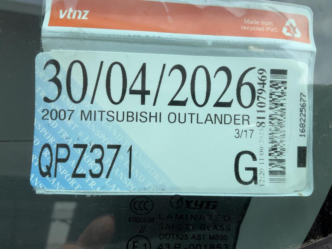Photo '24' of Mitsubishi Outlander