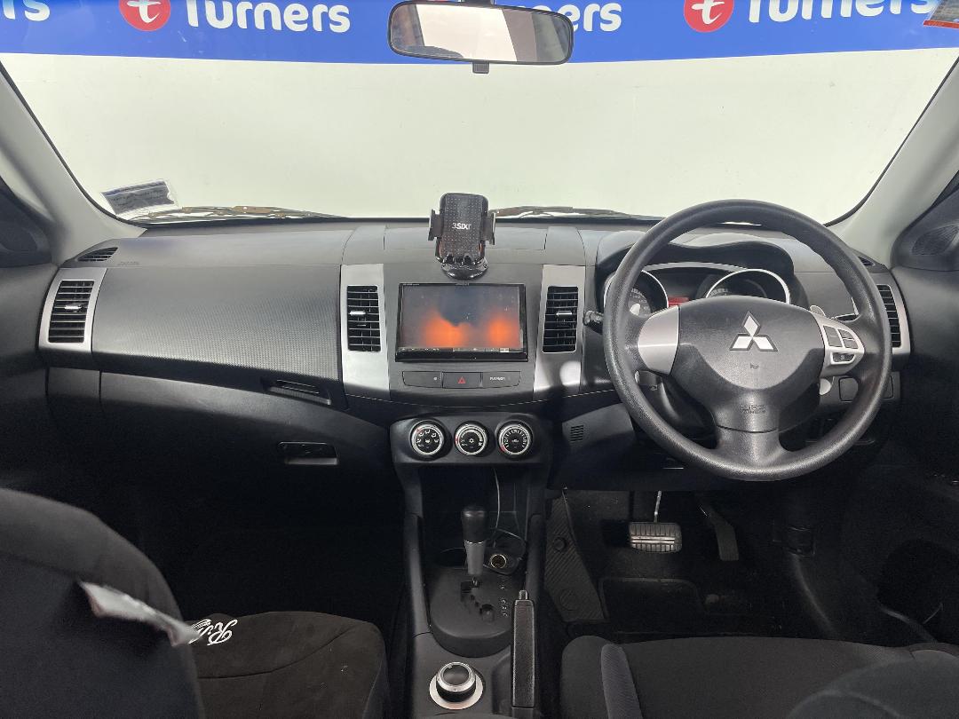 Photo '17' of Mitsubishi Outlander Photo '17' of Mitsubishi Outlander