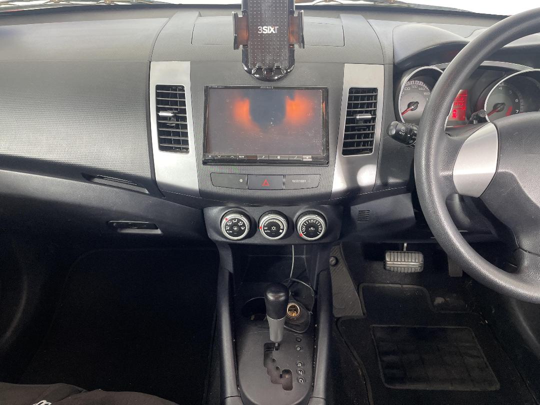 Photo '18' of Mitsubishi Outlander Photo '18' of Mitsubishi Outlander