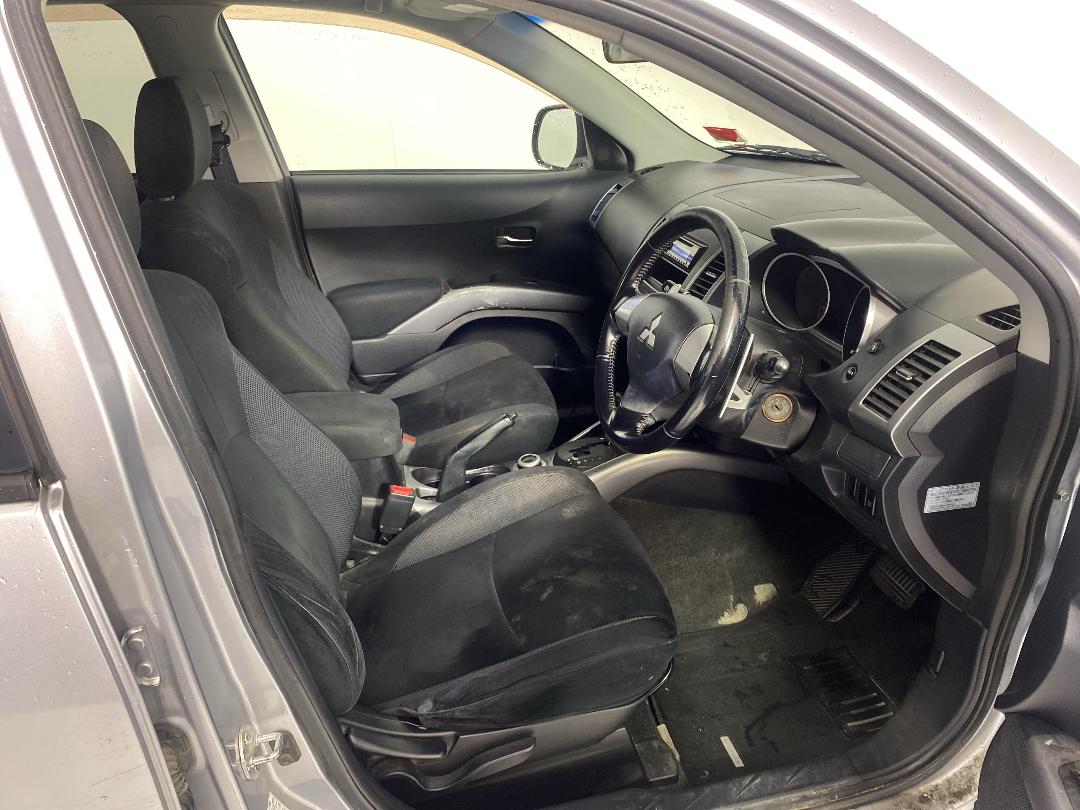 Photo '16' of Mitsubishi Outlander Photo '16' of Mitsubishi Outlander