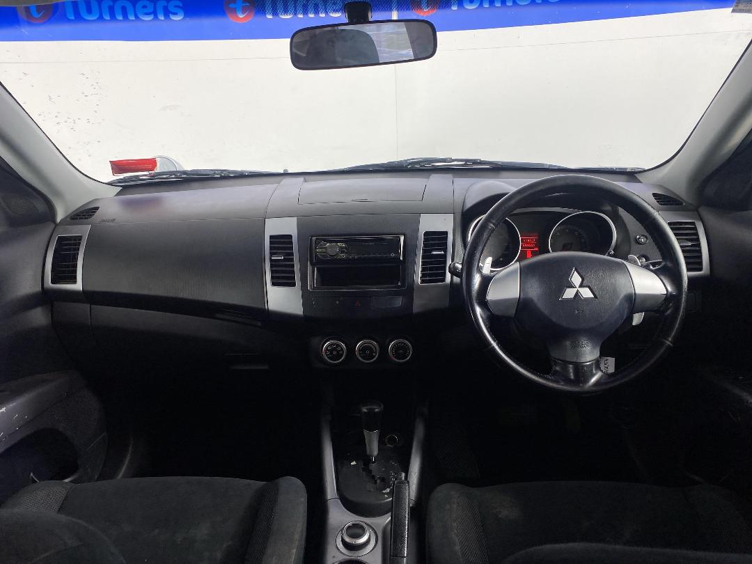 Photo '17' of Mitsubishi Outlander Photo '17' of Mitsubishi Outlander