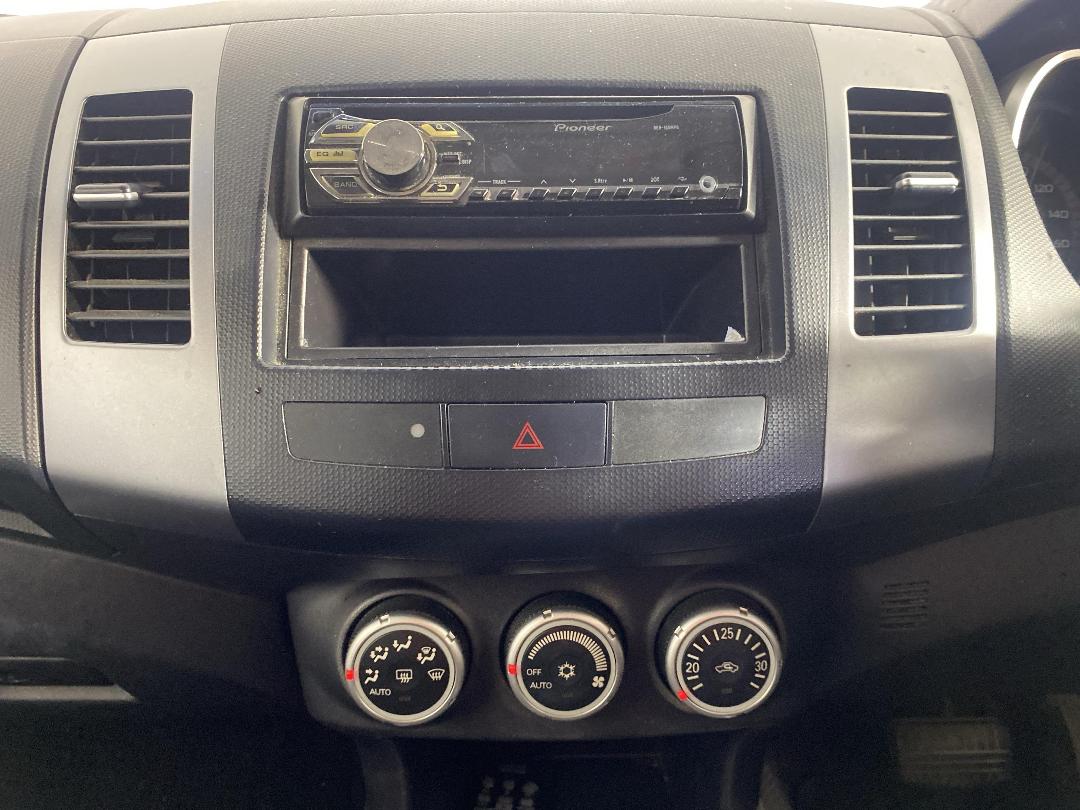 Photo '18' of Mitsubishi Outlander Photo '18' of Mitsubishi Outlander