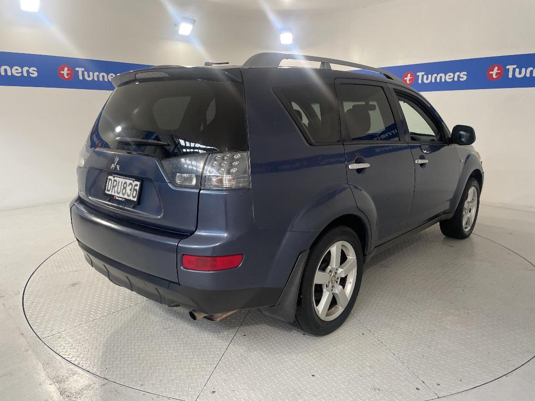 Photo '7' of Mitsubishi Outlander