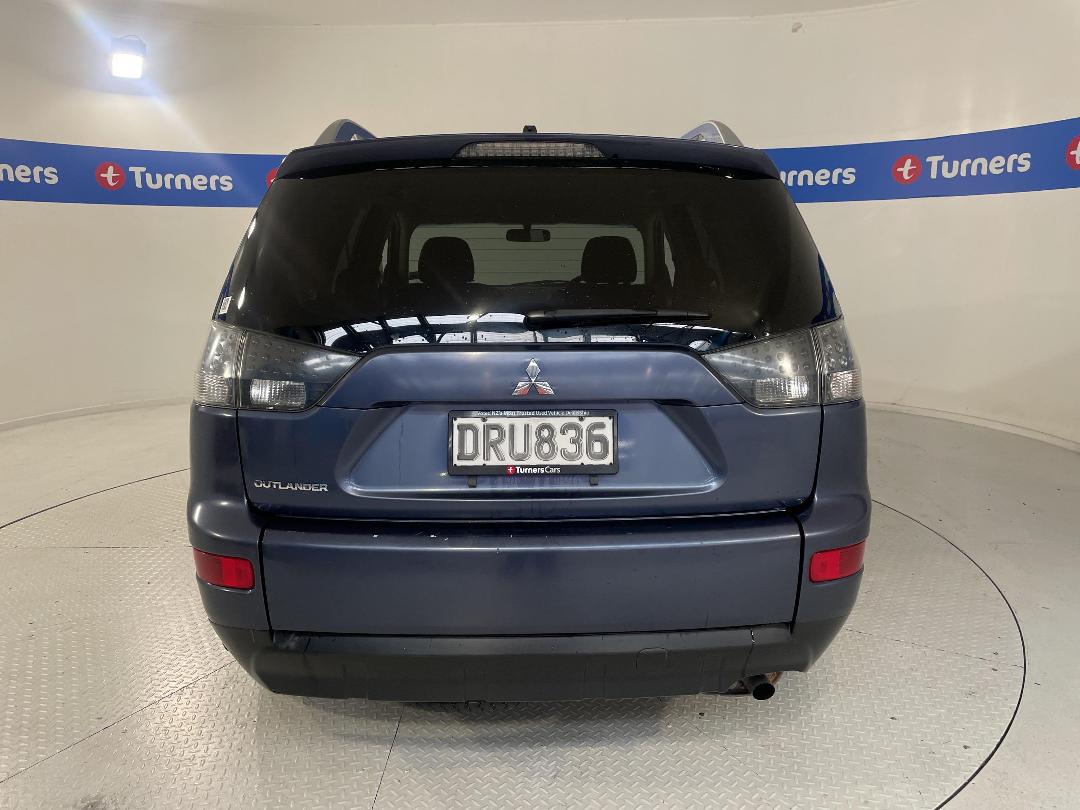 Photo '6' of Mitsubishi Outlander