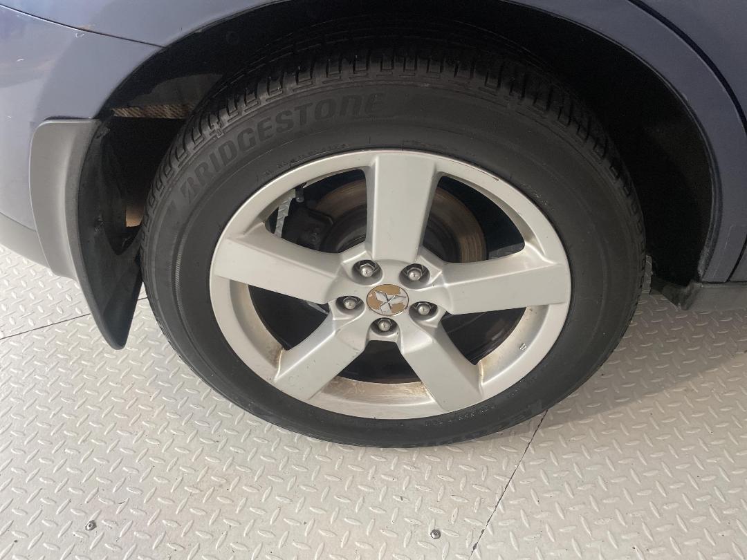 Photo '12' of Mitsubishi Outlander