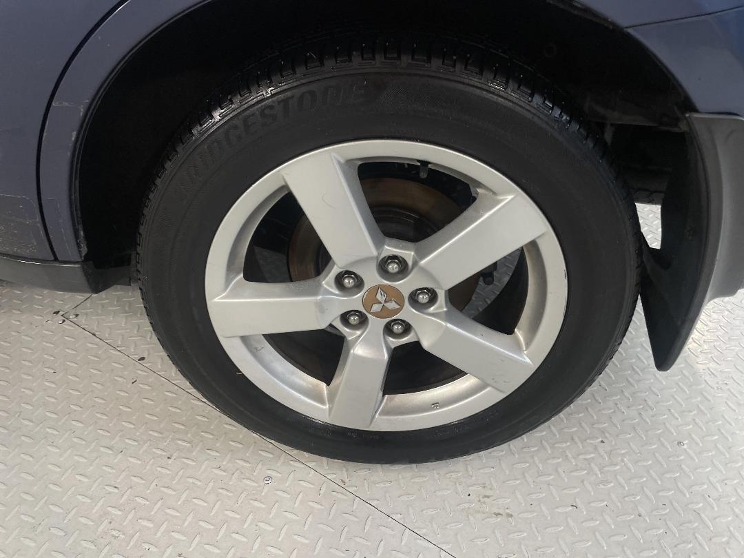 Photo '11' of Mitsubishi Outlander