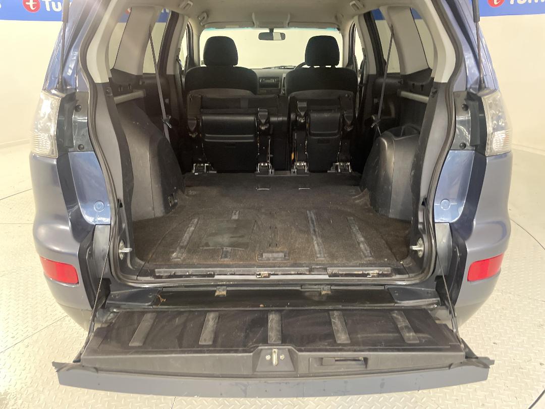 Photo '14' of Mitsubishi Outlander