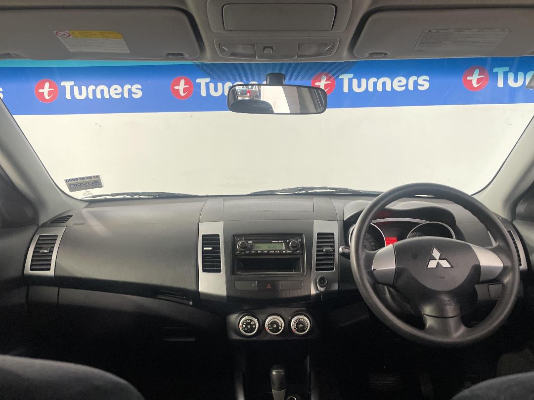 Photo '17' of Mitsubishi Outlander