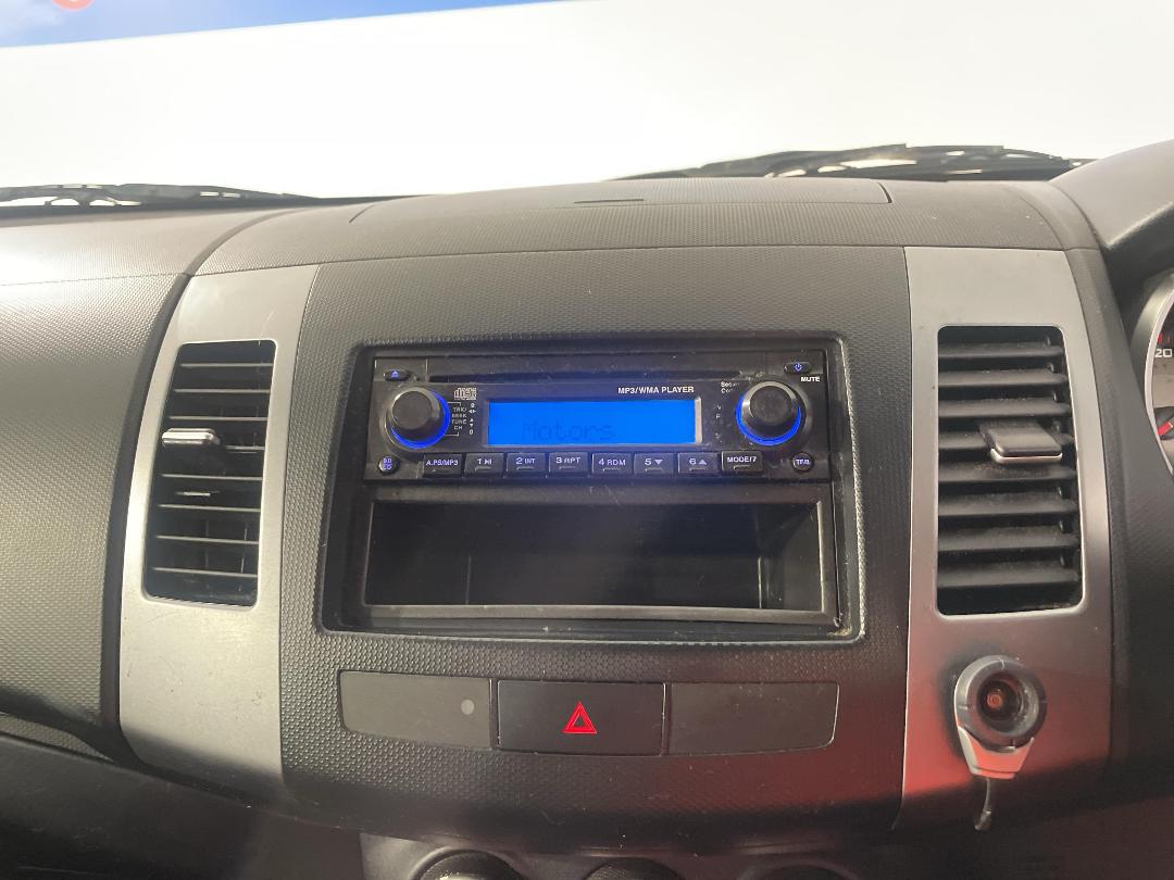 Photo '25' of Mitsubishi Outlander