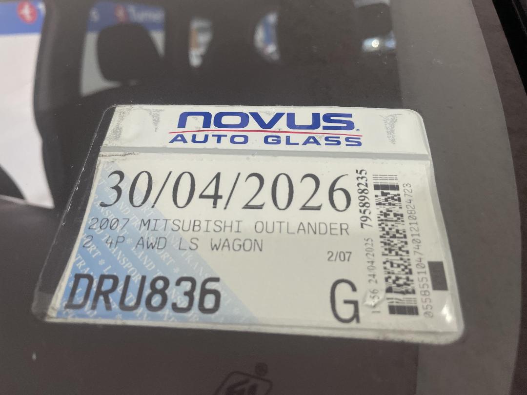 Photo '29' of Mitsubishi Outlander