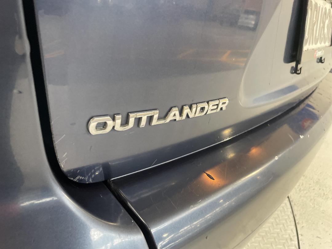 Photo '30' of Mitsubishi Outlander