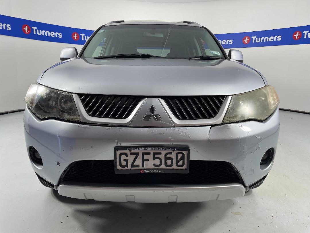 Photo '2' of Mitsubishi Outlander