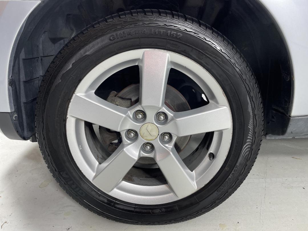 Photo '10' of Mitsubishi Outlander