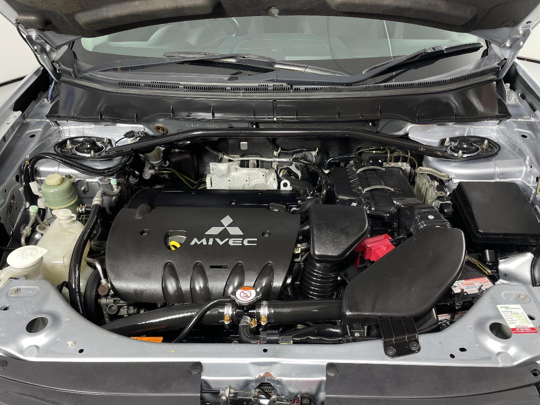 Photo '13' of Mitsubishi Outlander