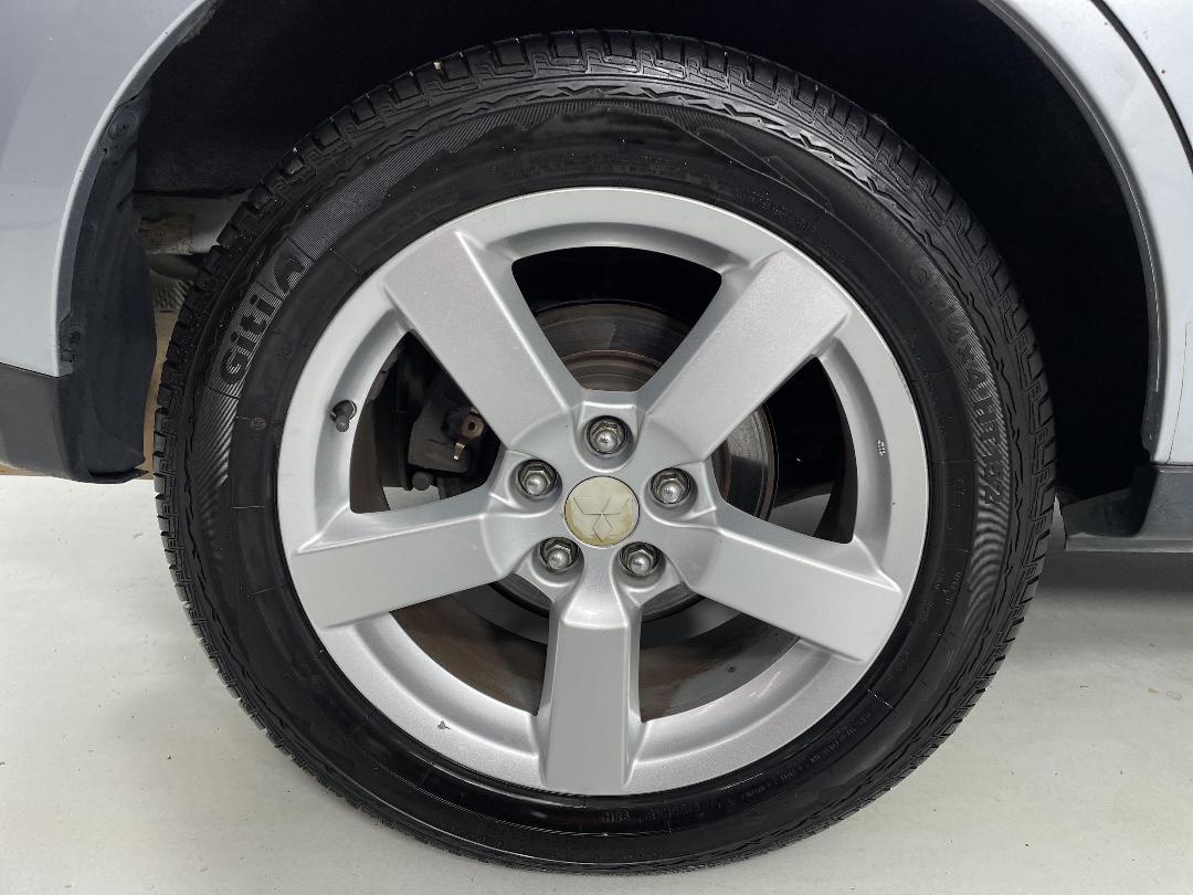 Photo '12' of Mitsubishi Outlander