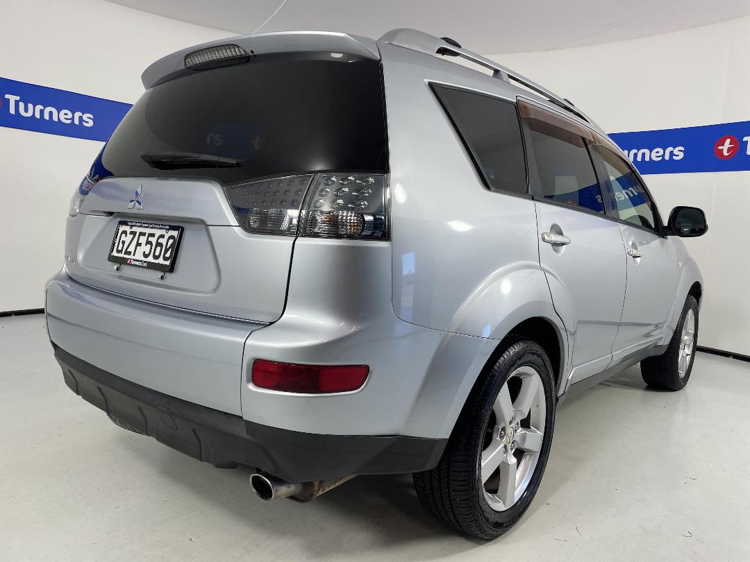 Photo '7' of Mitsubishi Outlander