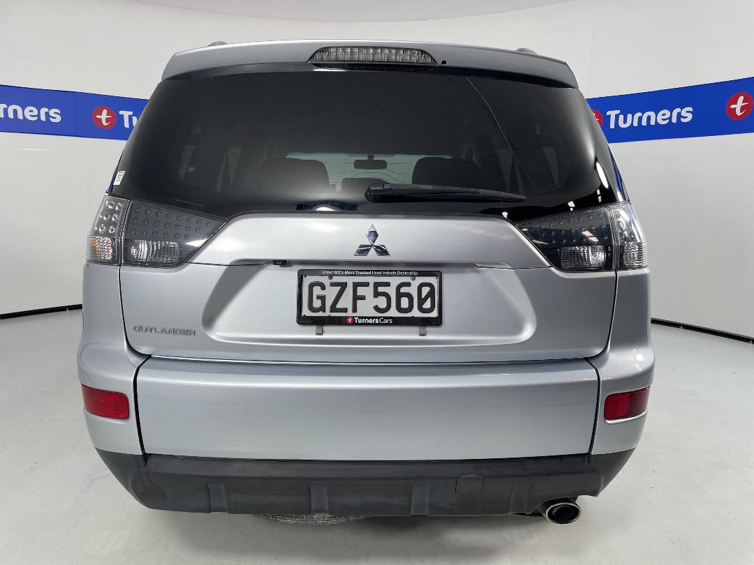 Photo '6' of Mitsubishi Outlander