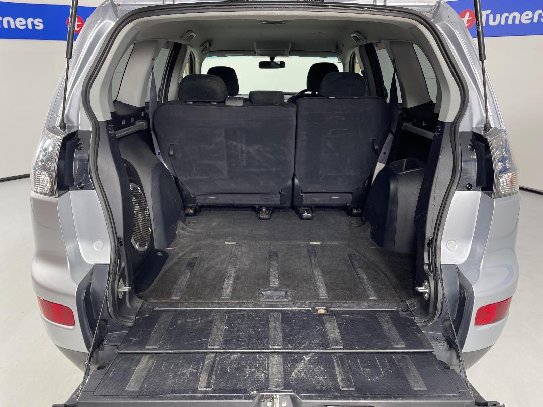 Photo '14' of Mitsubishi Outlander