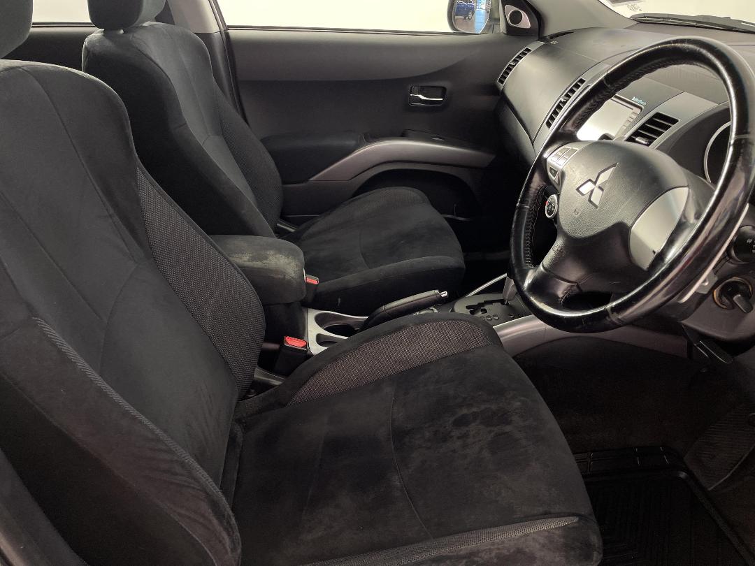 Photo '16' of Mitsubishi Outlander