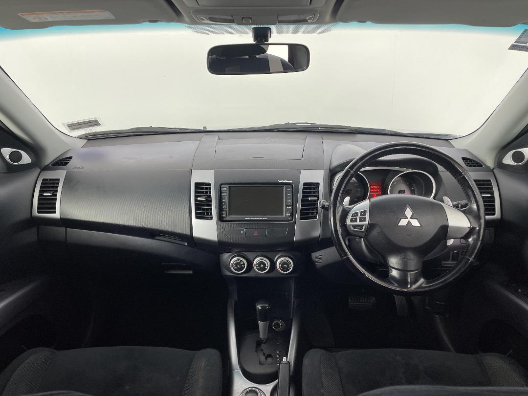 Photo '17' of Mitsubishi Outlander