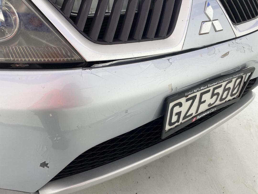 Photo '29' of Mitsubishi Outlander