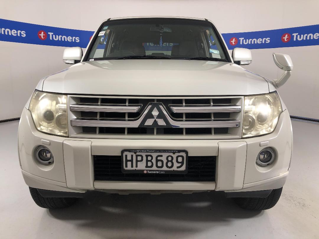 Photo '2' of Mitsubishi Pajero Photo '2' of Mitsubishi Pajero