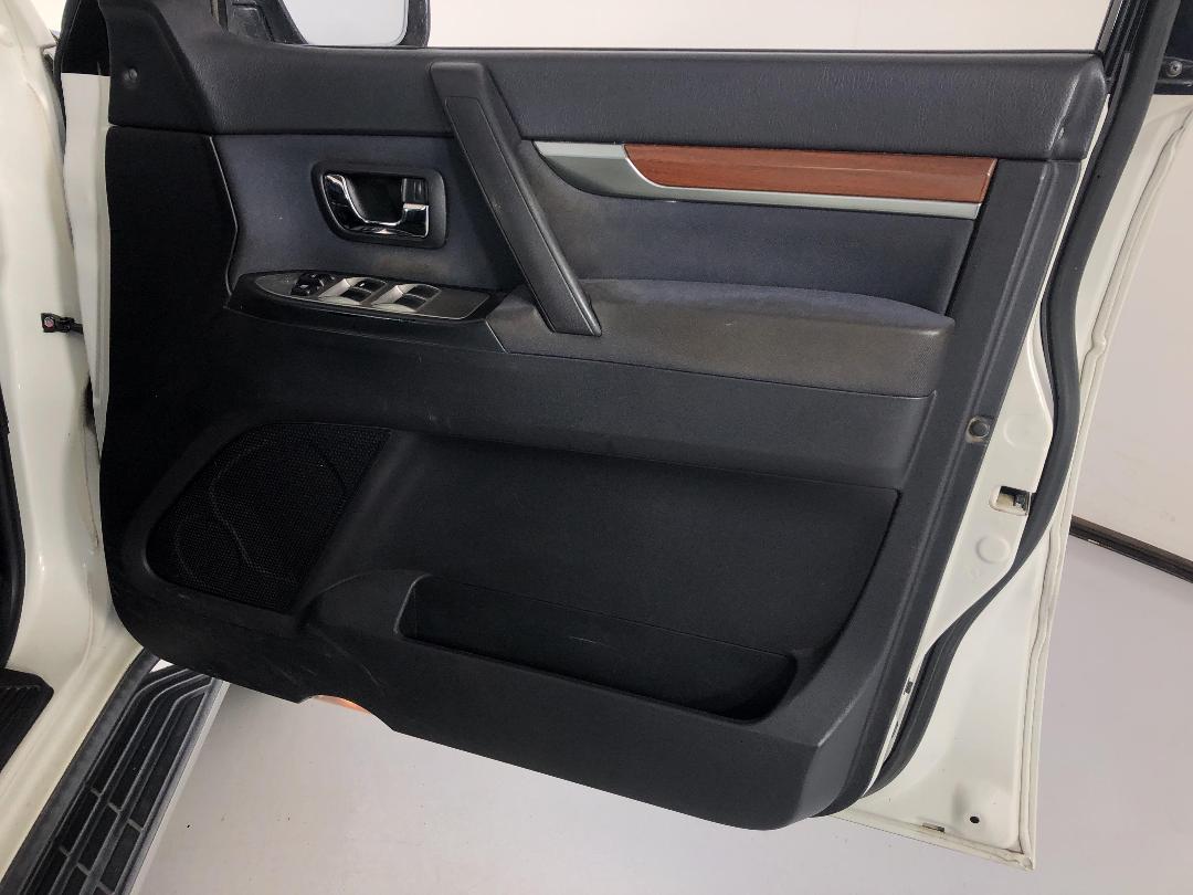 Photo '15' of Mitsubishi Pajero Photo '15' of Mitsubishi Pajero