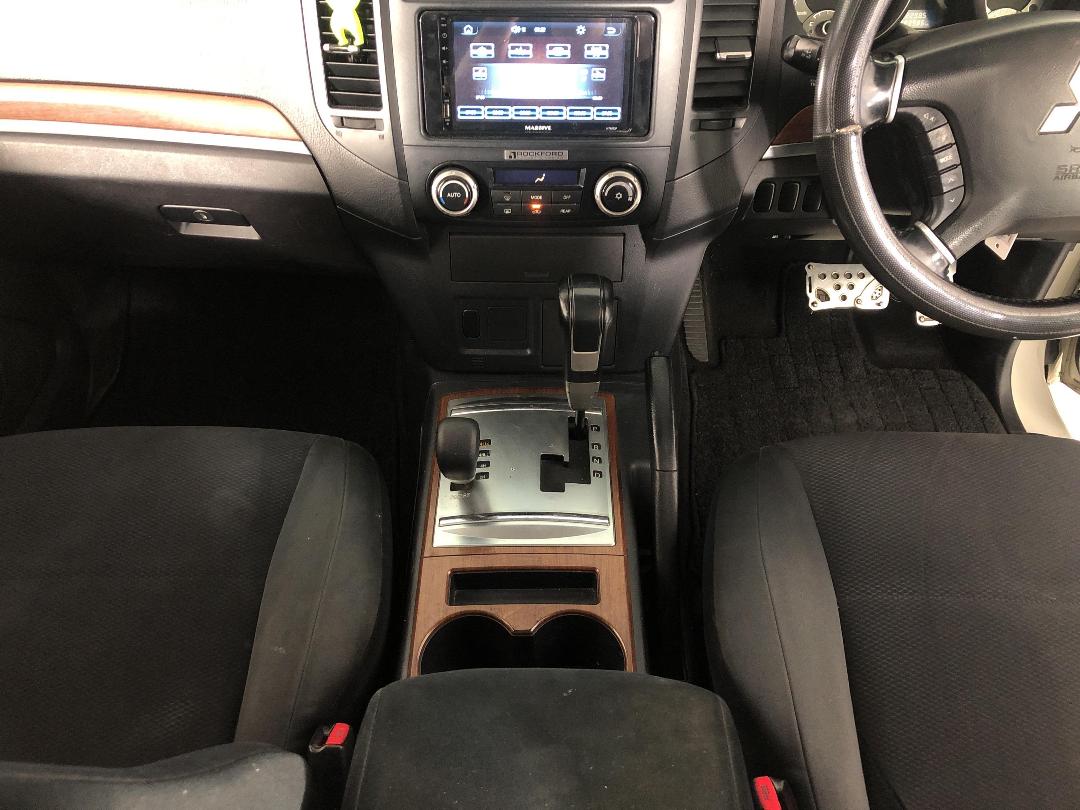 Photo '18' of Mitsubishi Pajero Photo '18' of Mitsubishi Pajero