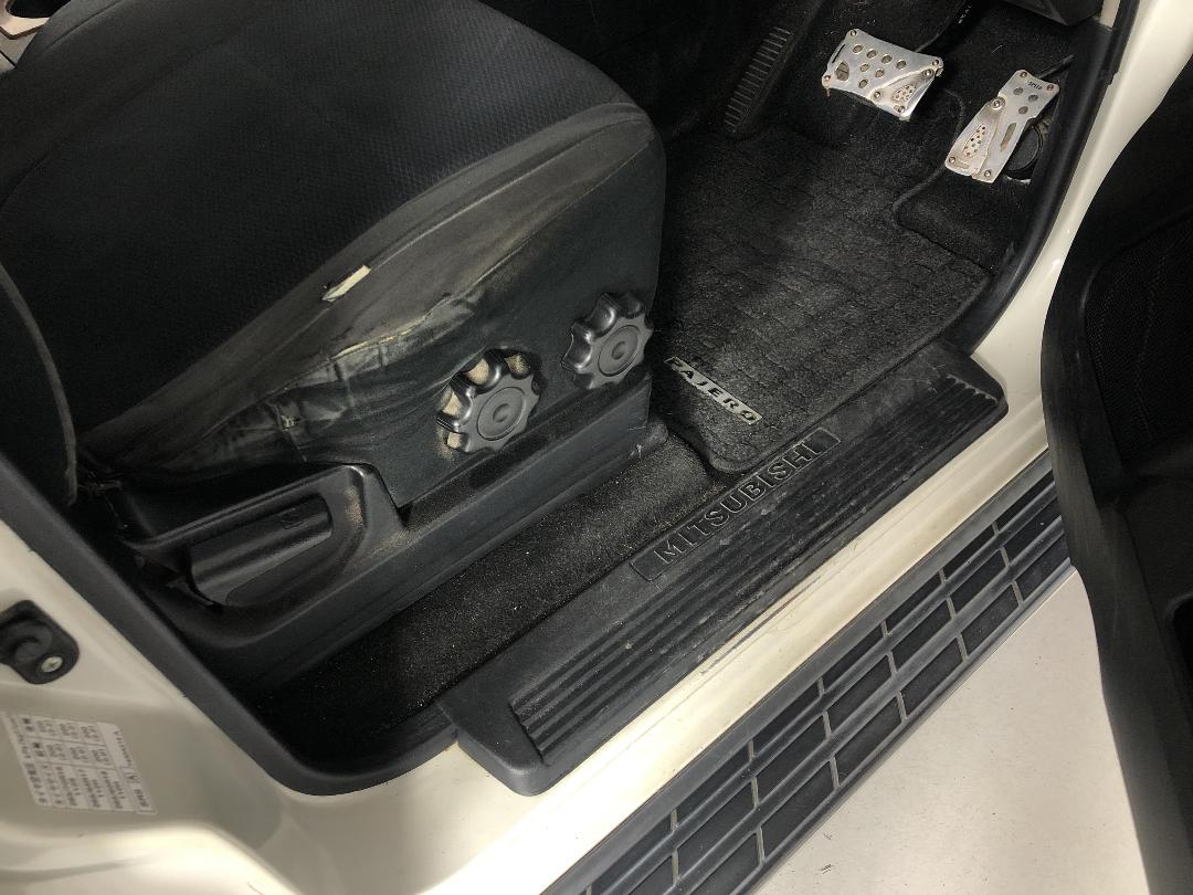 Photo '23' of Mitsubishi Pajero Photo '23' of Mitsubishi Pajero