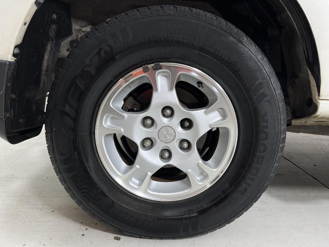 Photo '12' of Mitsubishi Pajero