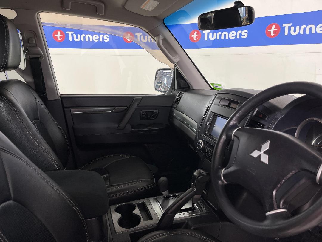 Photo '16' of Mitsubishi Pajero