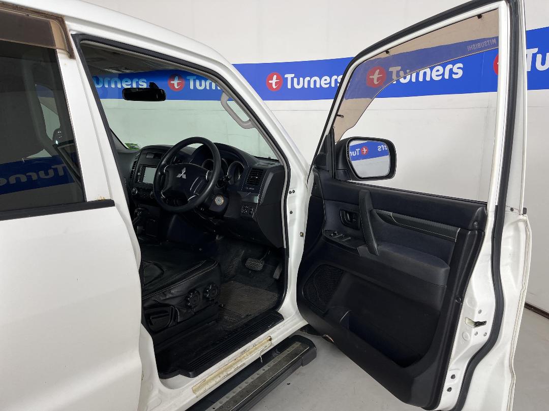 Photo '15' of Mitsubishi Pajero