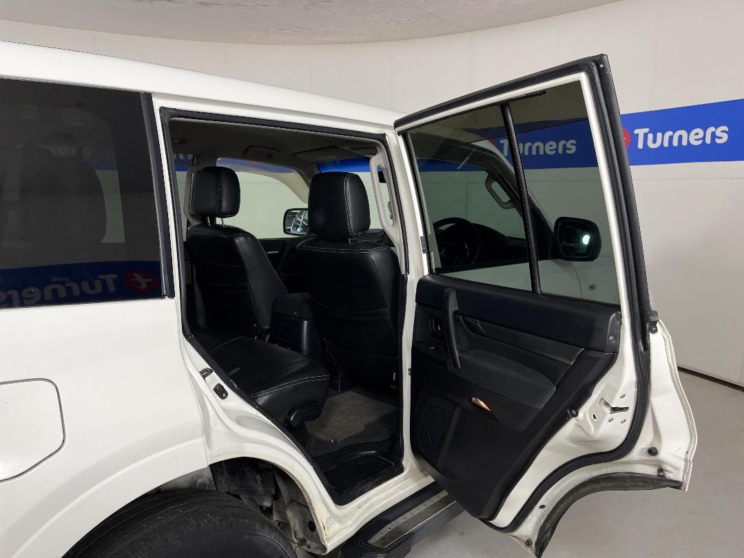 Photo '19' of Mitsubishi Pajero