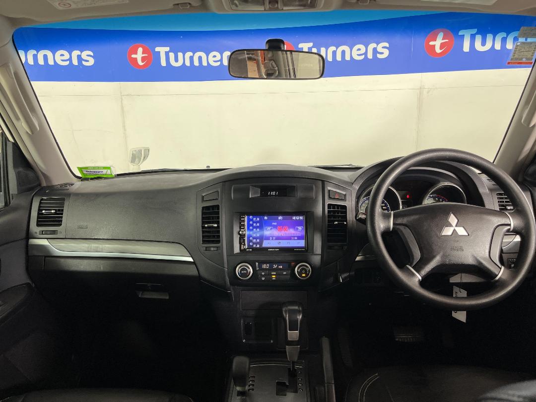 Photo '17' of Mitsubishi Pajero