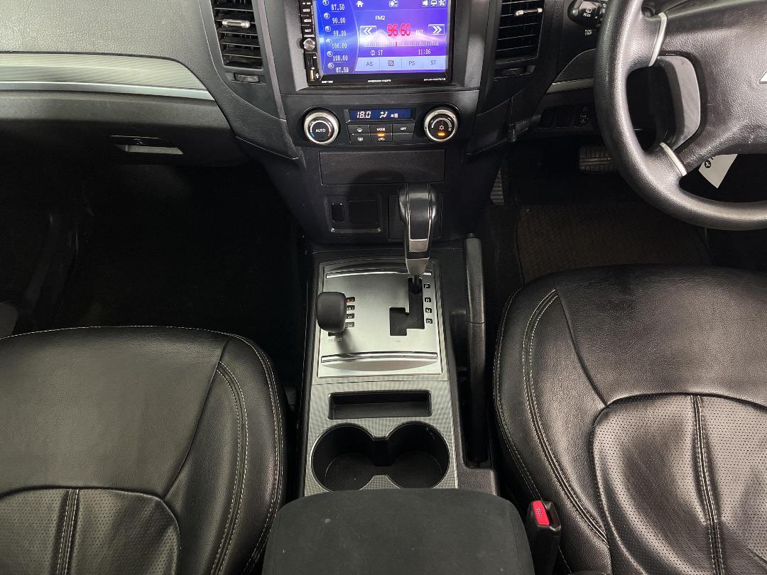 Photo '23' of Mitsubishi Pajero