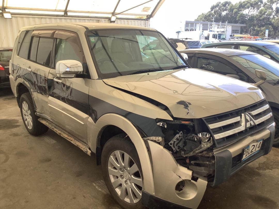 Photo '3' of Mitsubishi Pajero Photo '3' of Mitsubishi Pajero