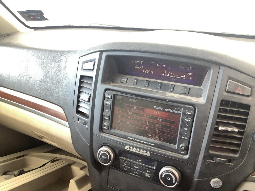 Photo '20' of Mitsubishi Pajero Photo '20' of Mitsubishi Pajero